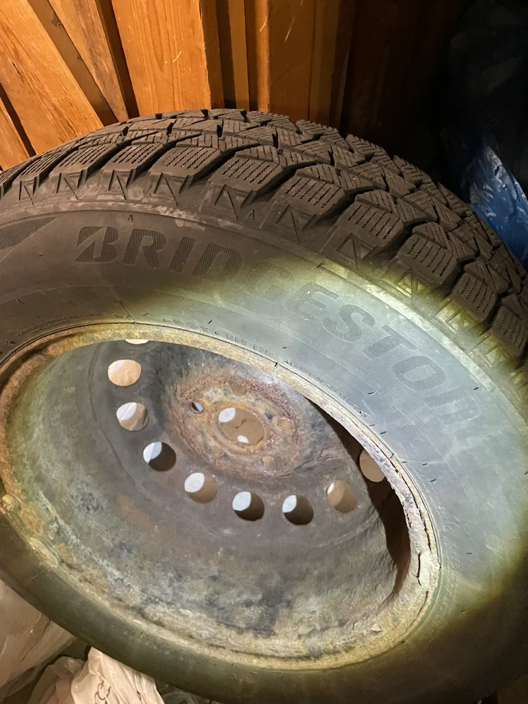 VW Tiguan Winter Tyres with Rims image indicator(2)