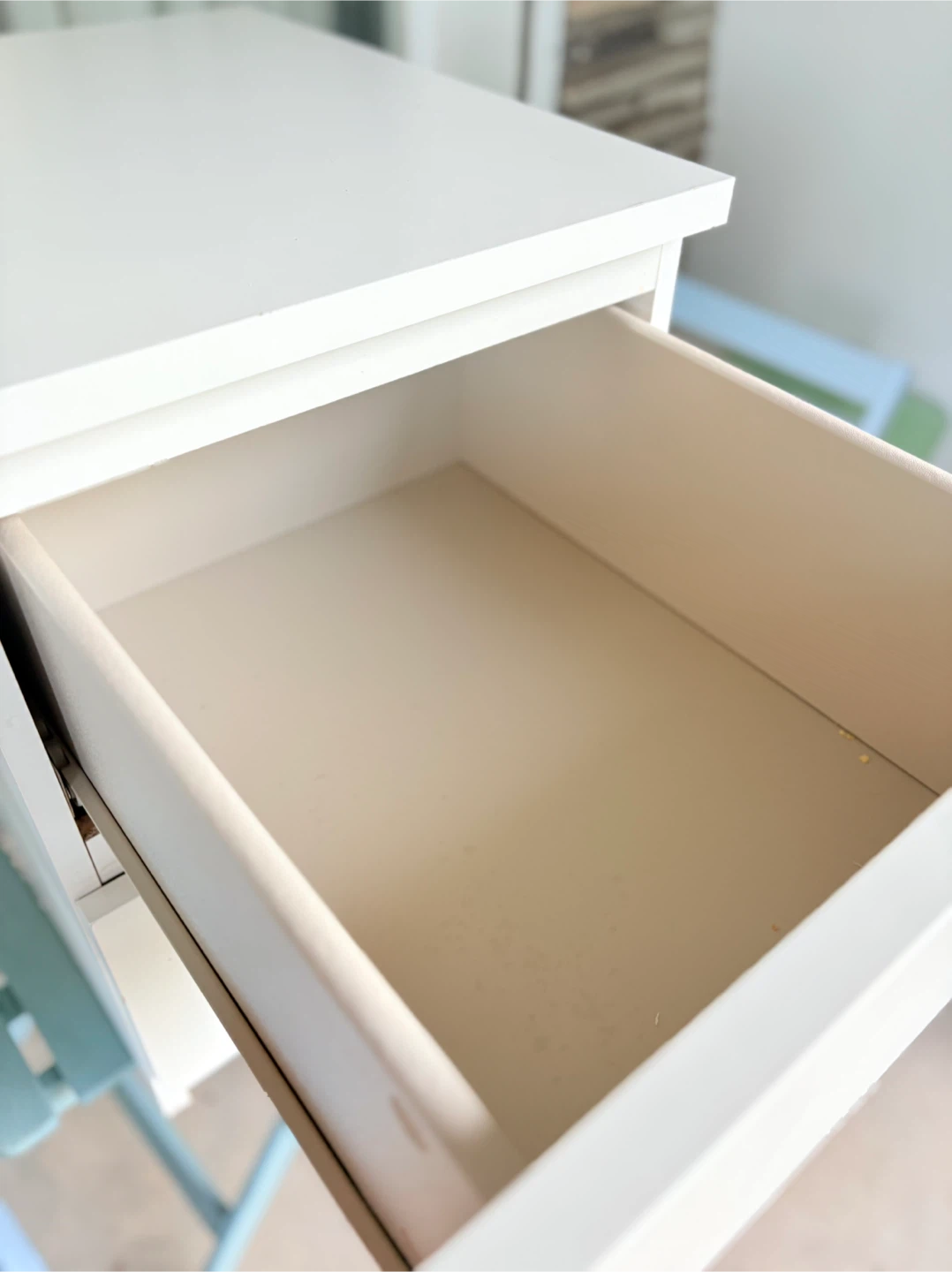 White 2-Drawer Nightstand - 47x41x53 cm - photo 3