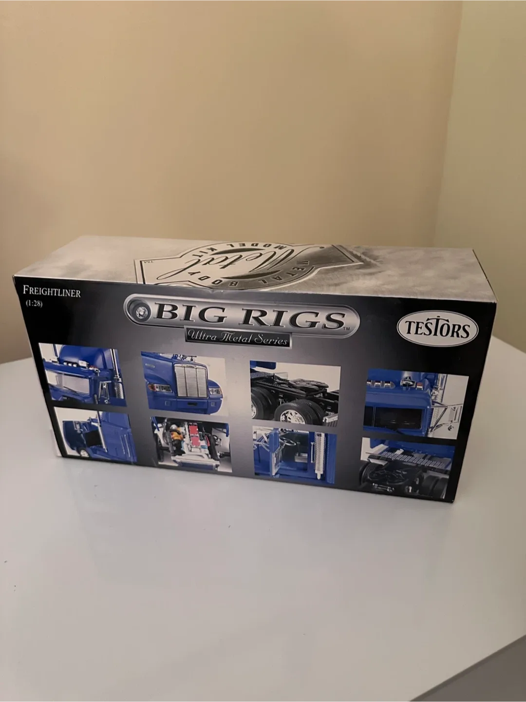 Big Rigs Freightliner (1:28) Metal Model Kit image indicator(2)