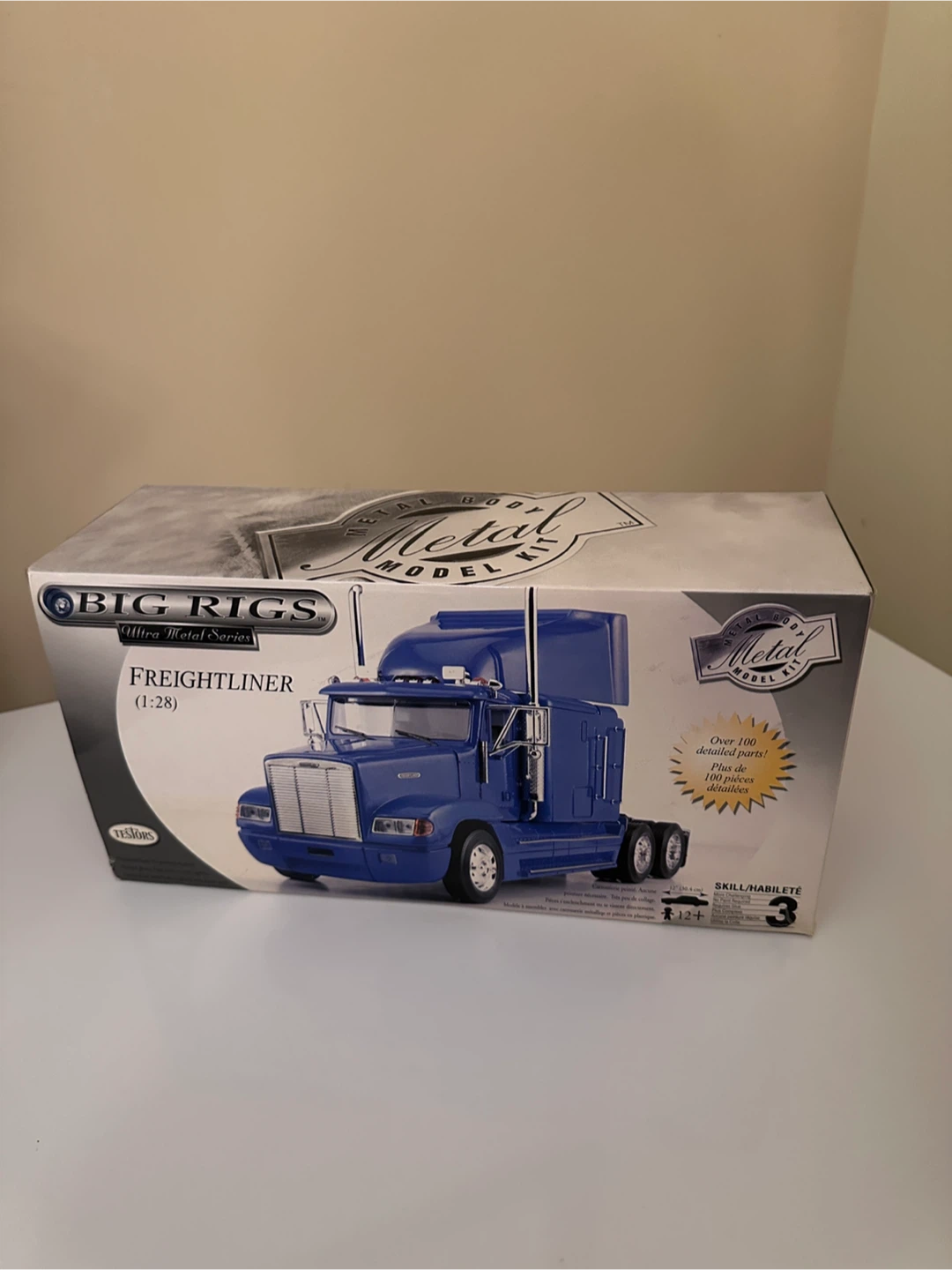 Big Rigs Freightliner (1:28) Metal Model Kit