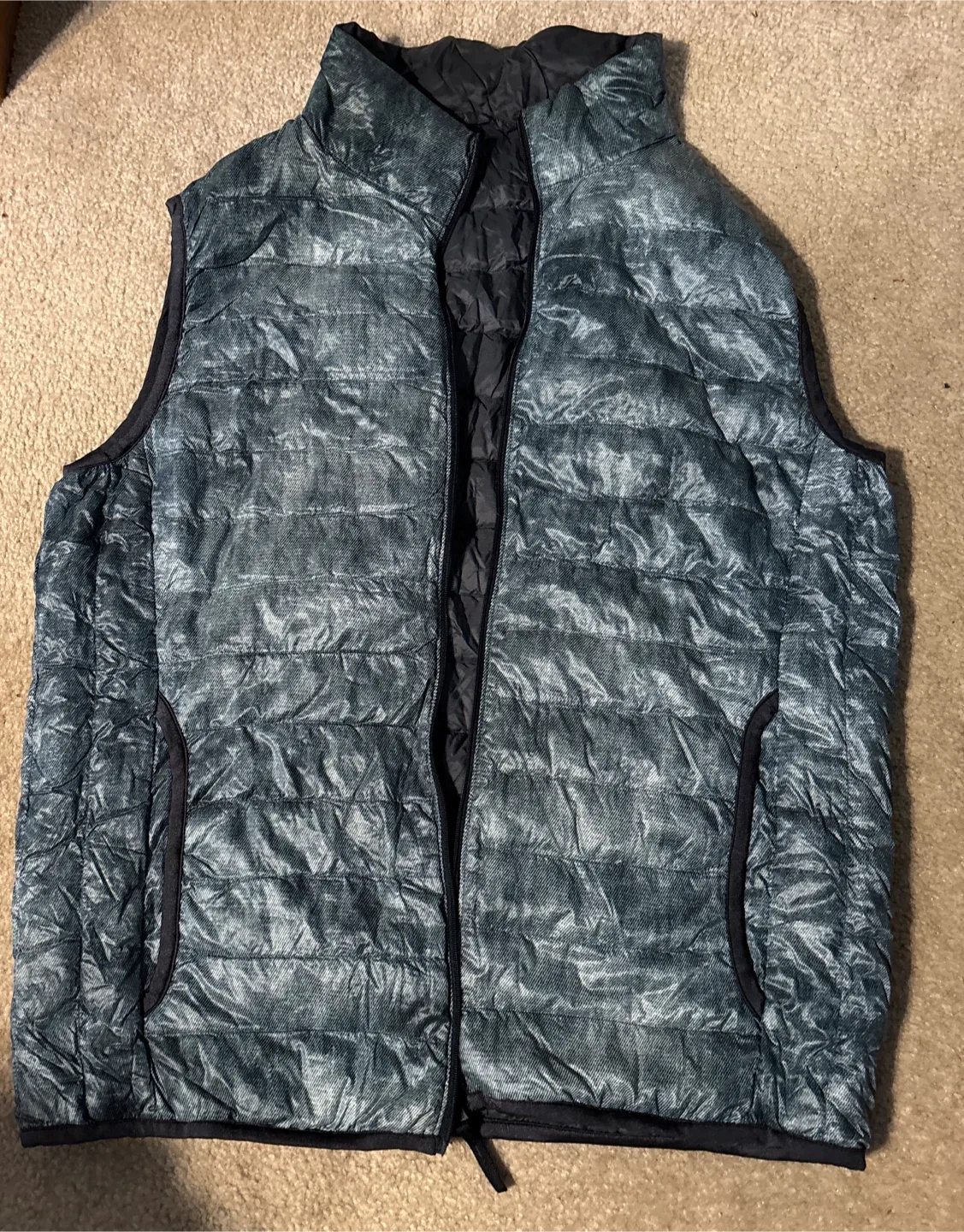 Uniqlo Ultra Light Down Vest, Size L 🥕 thumbnail