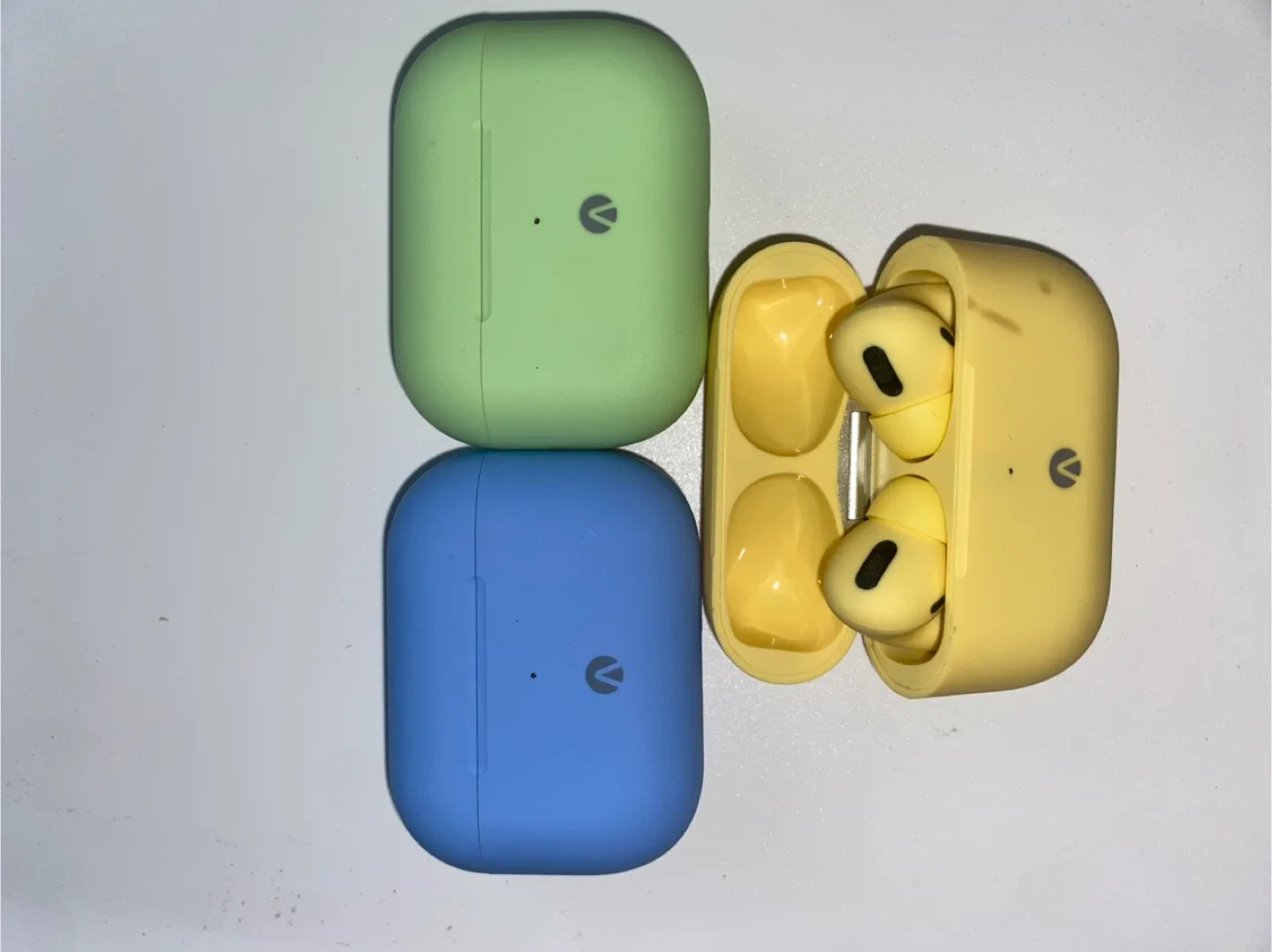 Airpods Pro Case - Blue, Green, Yellow image indicator(2)