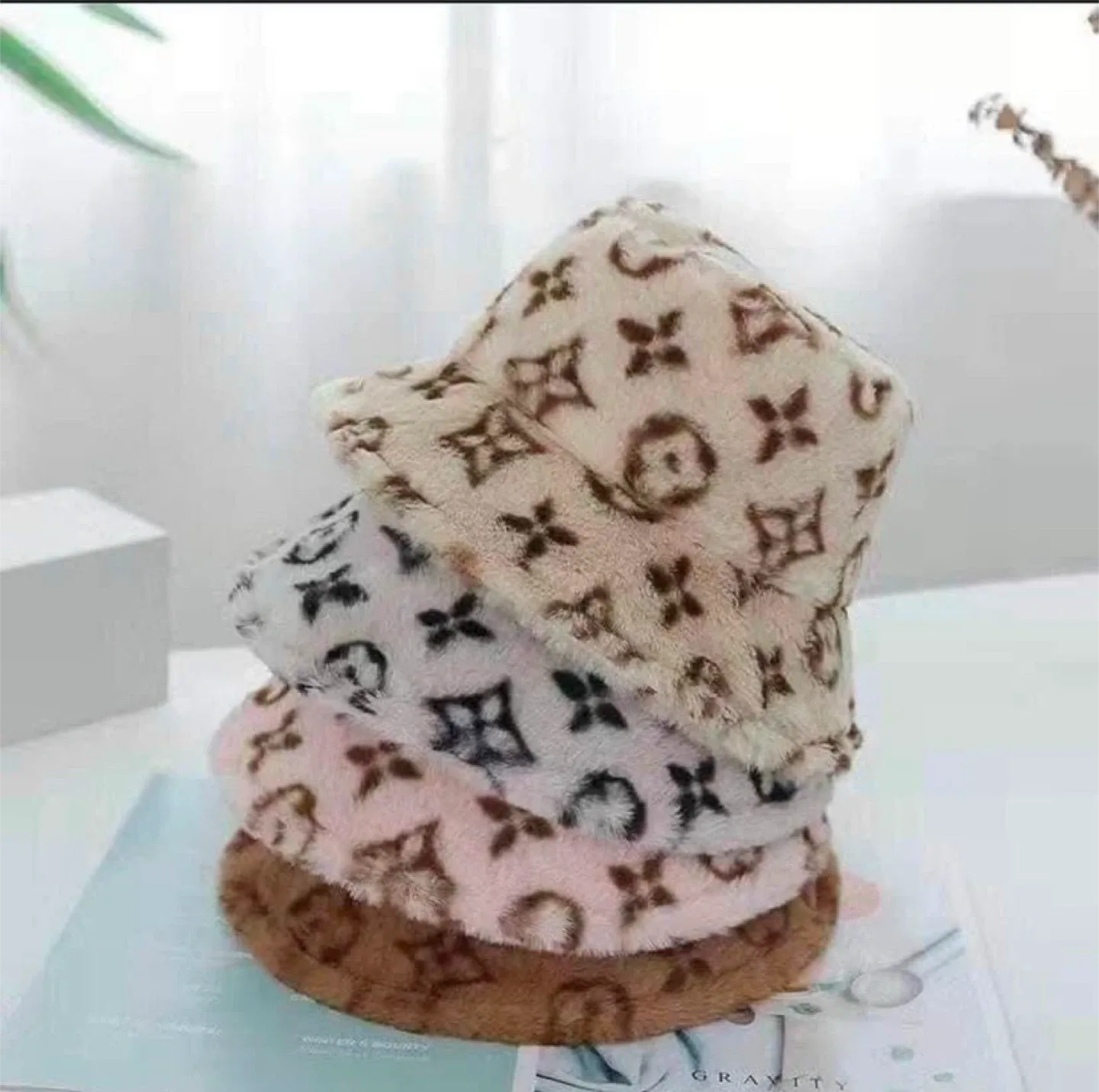 Design  winter hat thumbnail