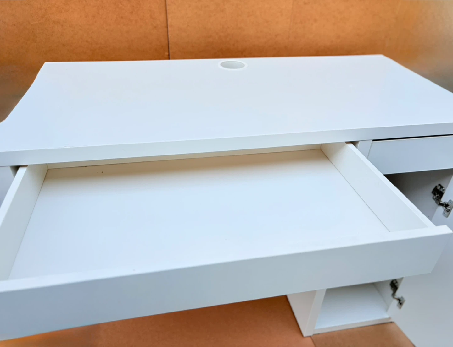 White Desk (101cm x 72cm) - photo 4