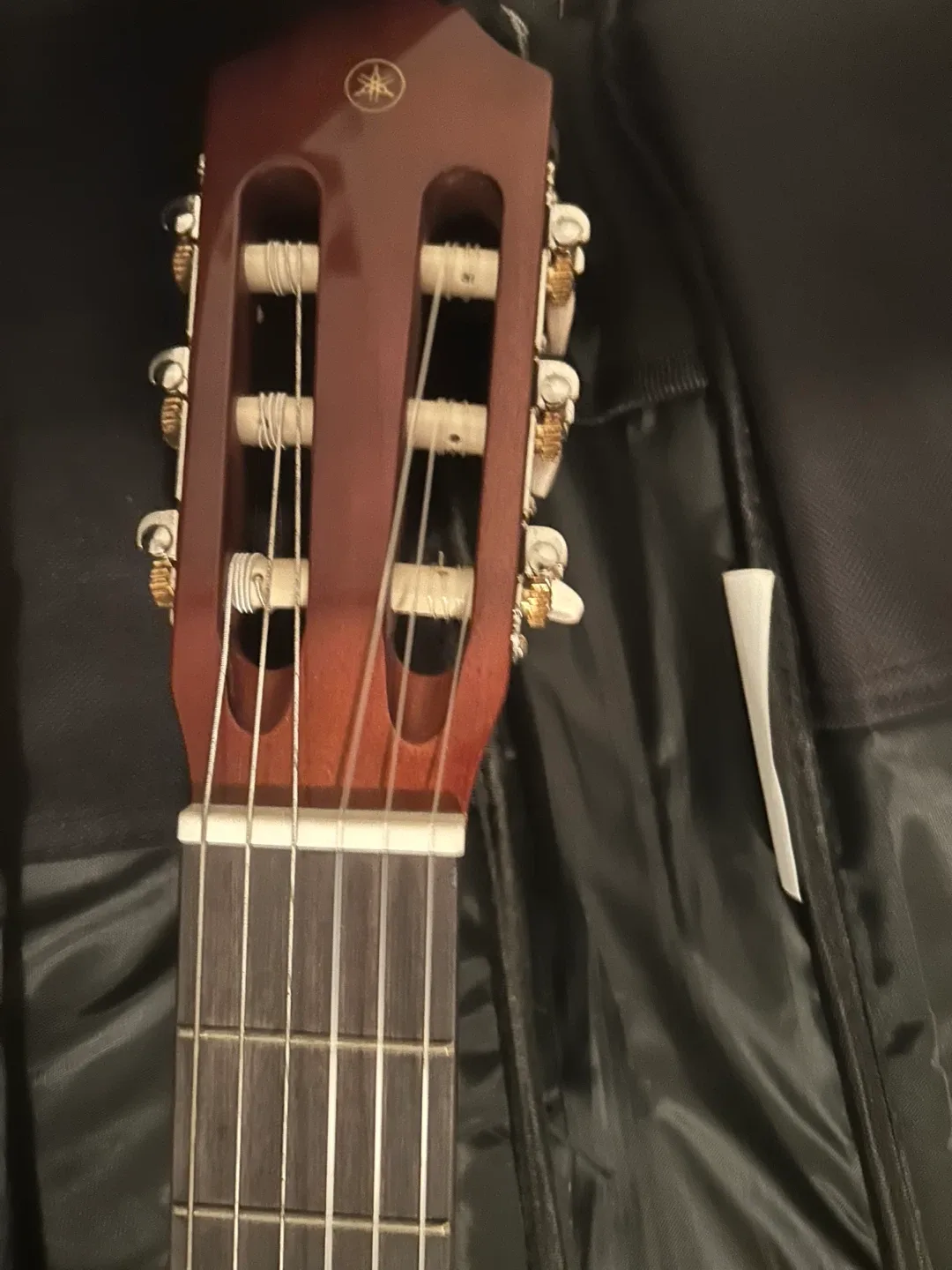 Yamaha C40 Classical Guitar with Case image indicator(4)