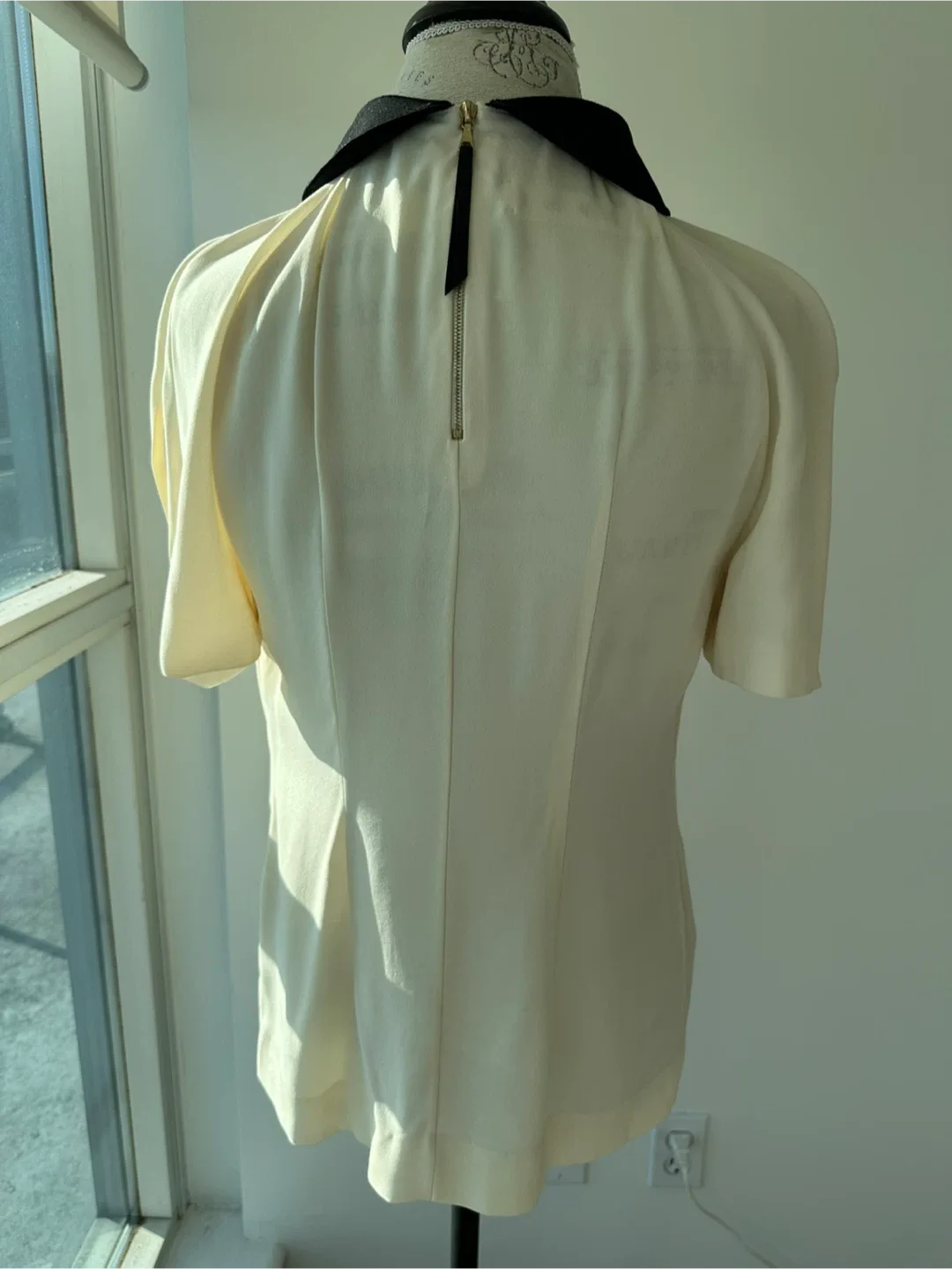 Marni Blouse with Black Collar image indicator(3)