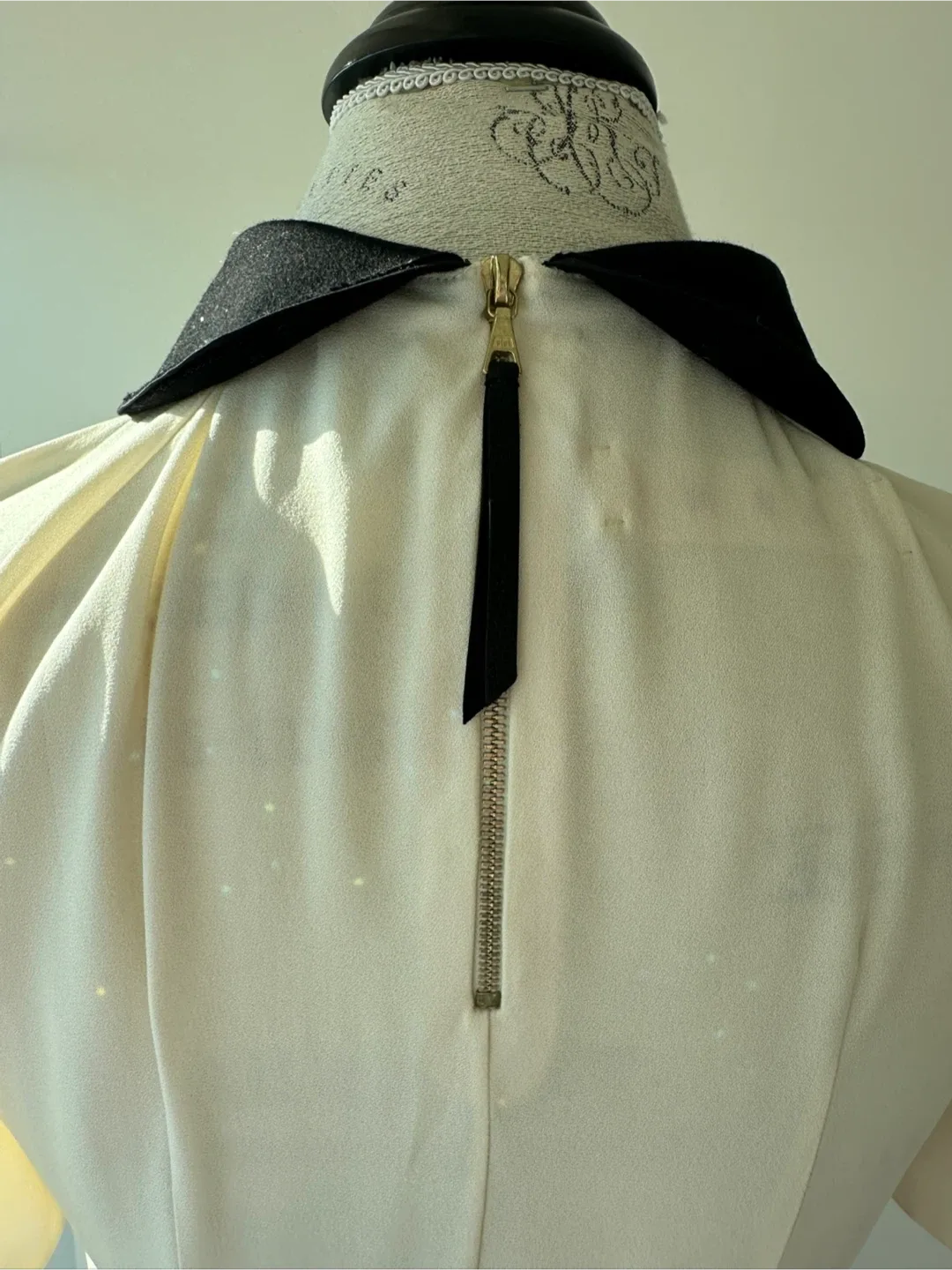 Marni Blouse with Black Collar image indicator(4)