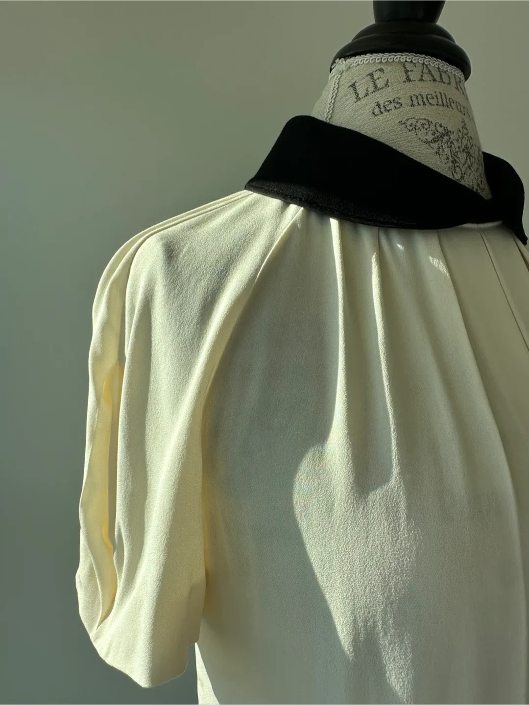 Marni Blouse with Black Collar image indicator(7)