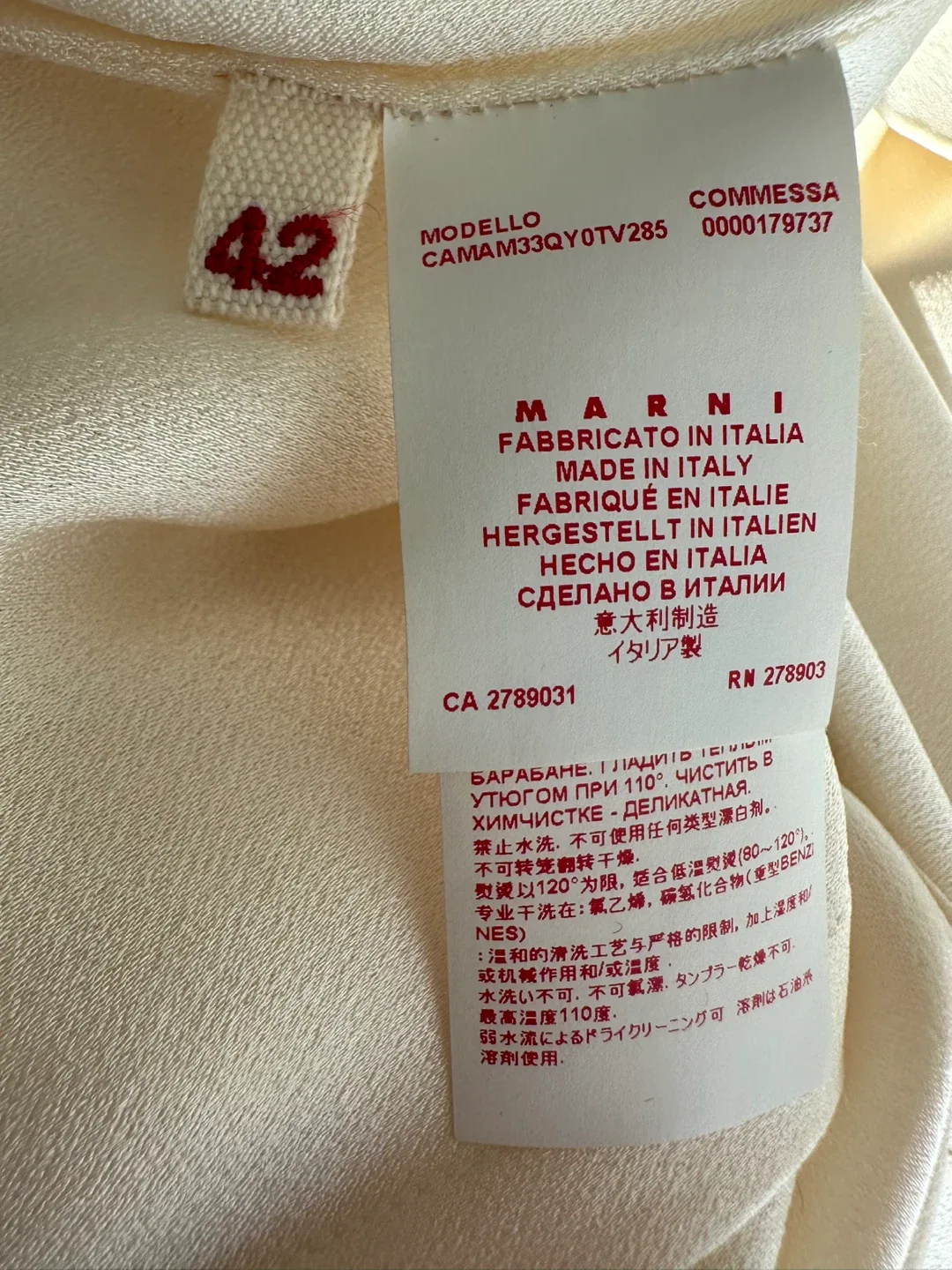 Marni Blouse with Black Collar image indicator(10)