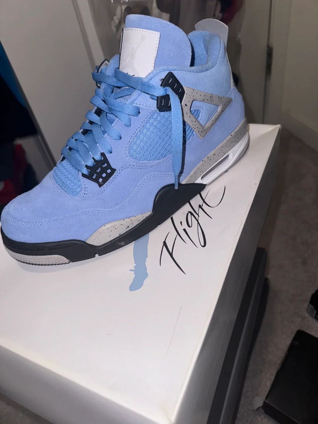 Air Jordan 4 Retro University Blue Size 10.5 thumbnail