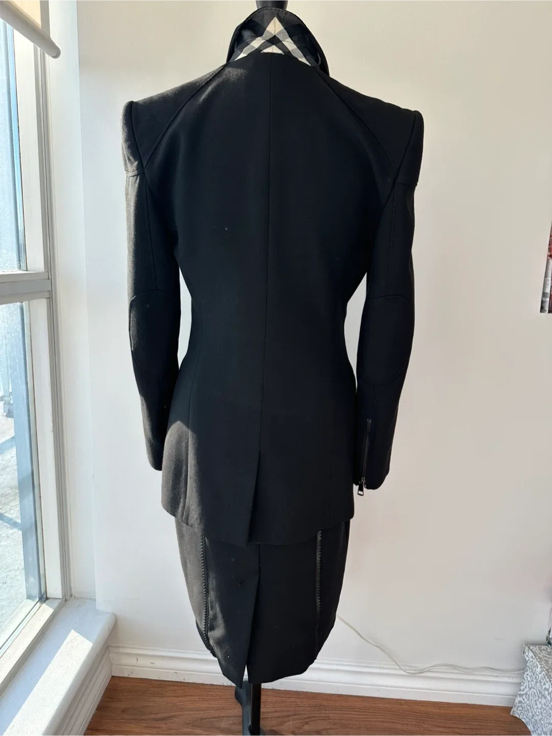 Burberry Black Blazer image indicator(3)