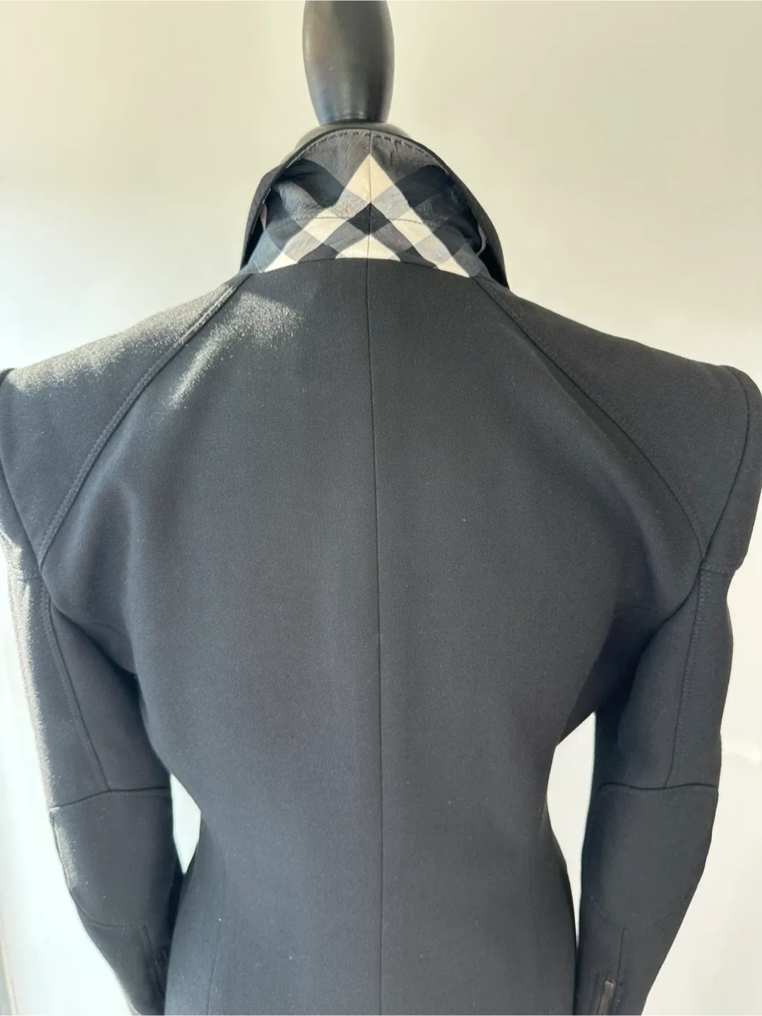 Burberry Black Blazer image indicator(5)