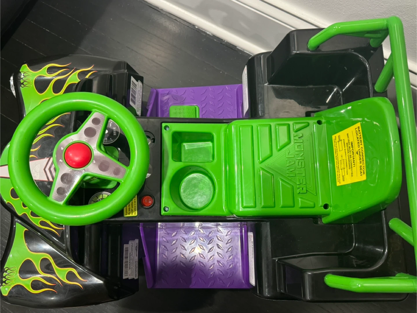 Monster Jam Grave Digger Ride-On Truck - photo 3