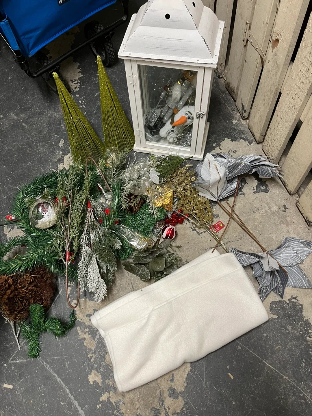 Christmas craft supplies to make your own DIY Christmas projects