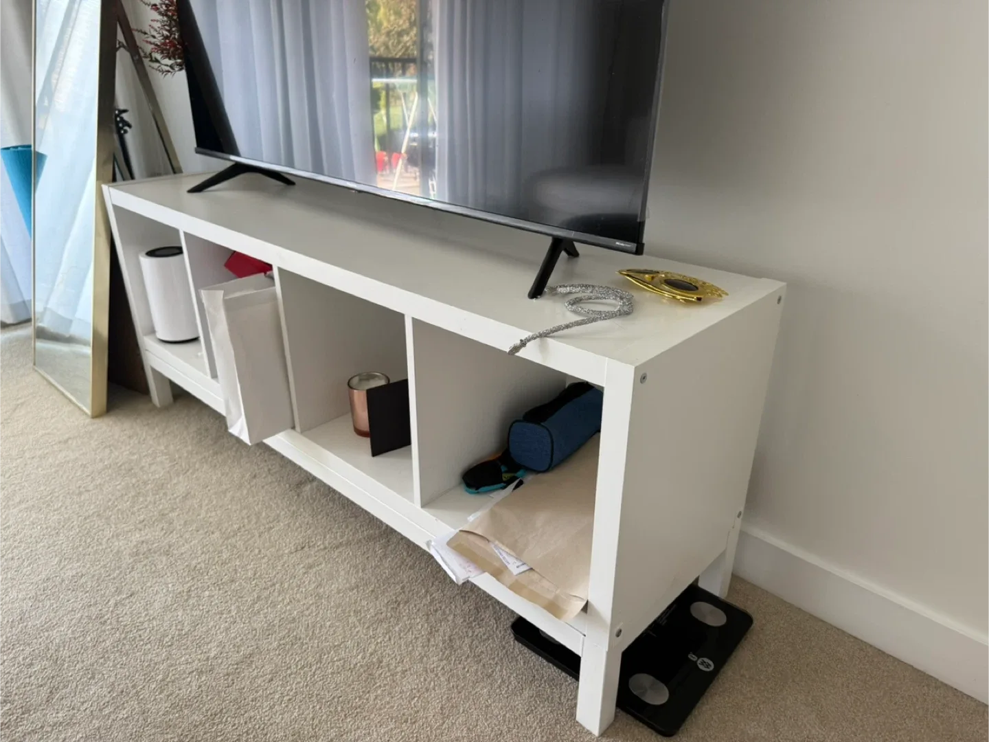 Tv with Stand image indicator(3)