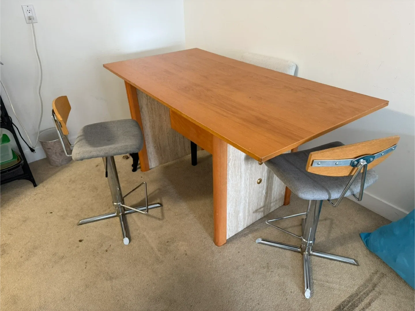 Table and Chairs thumbnail