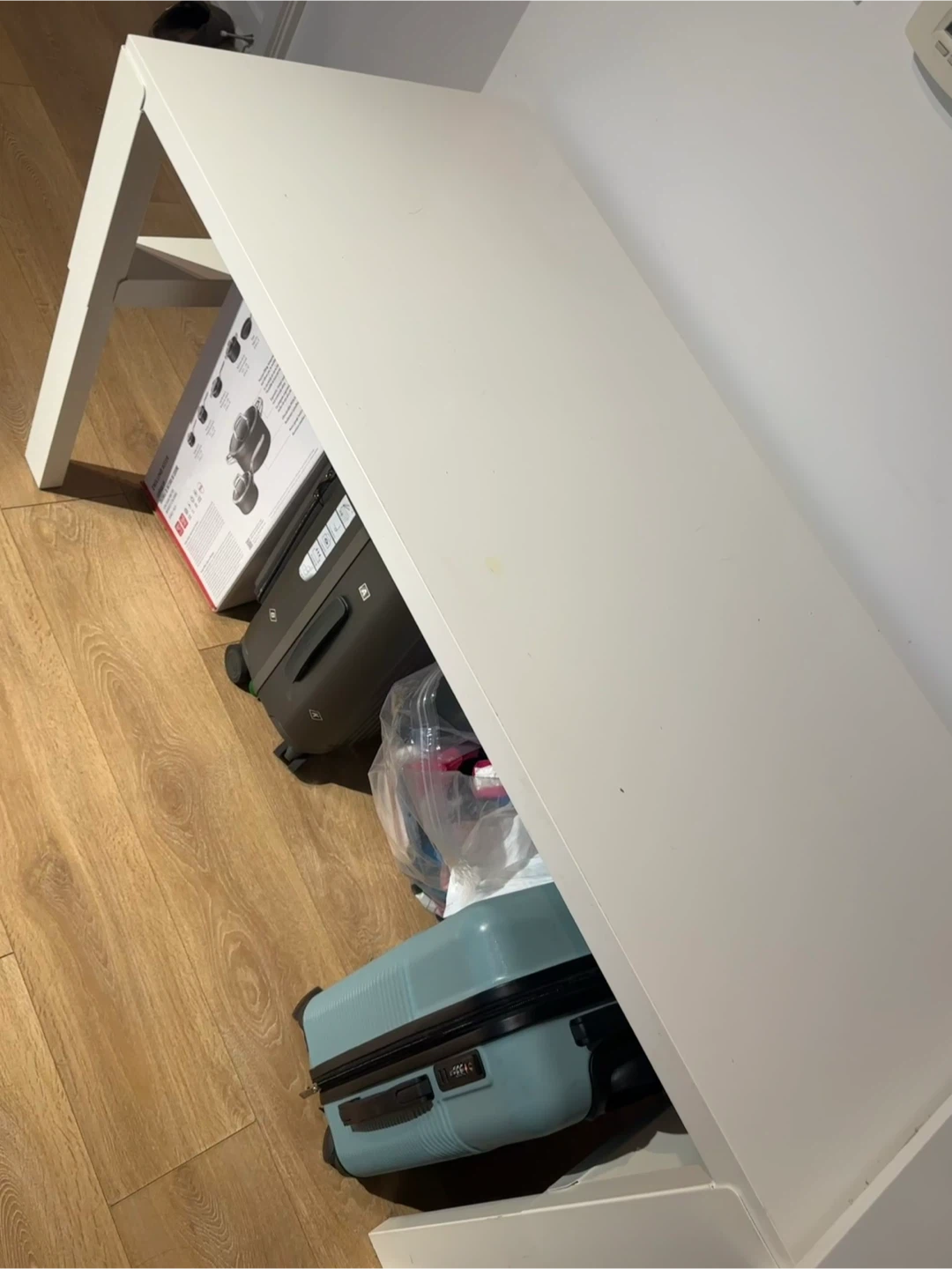 White Desk - photo 2