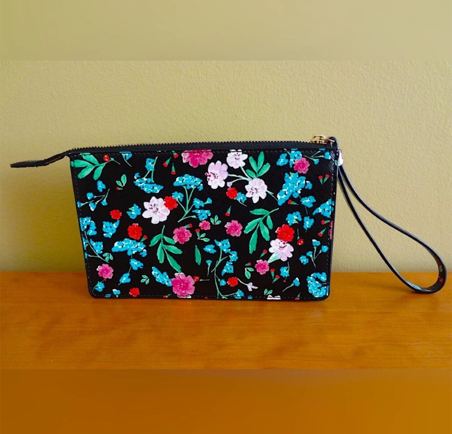 NWOT kate spade Black Multicolored Floral Wristlet Pouch image indicator(9)