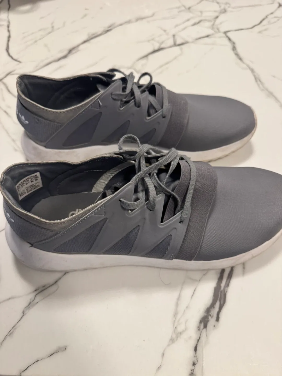 Adidas Grey Women's Sneakers - Size 9 image indicator(2)