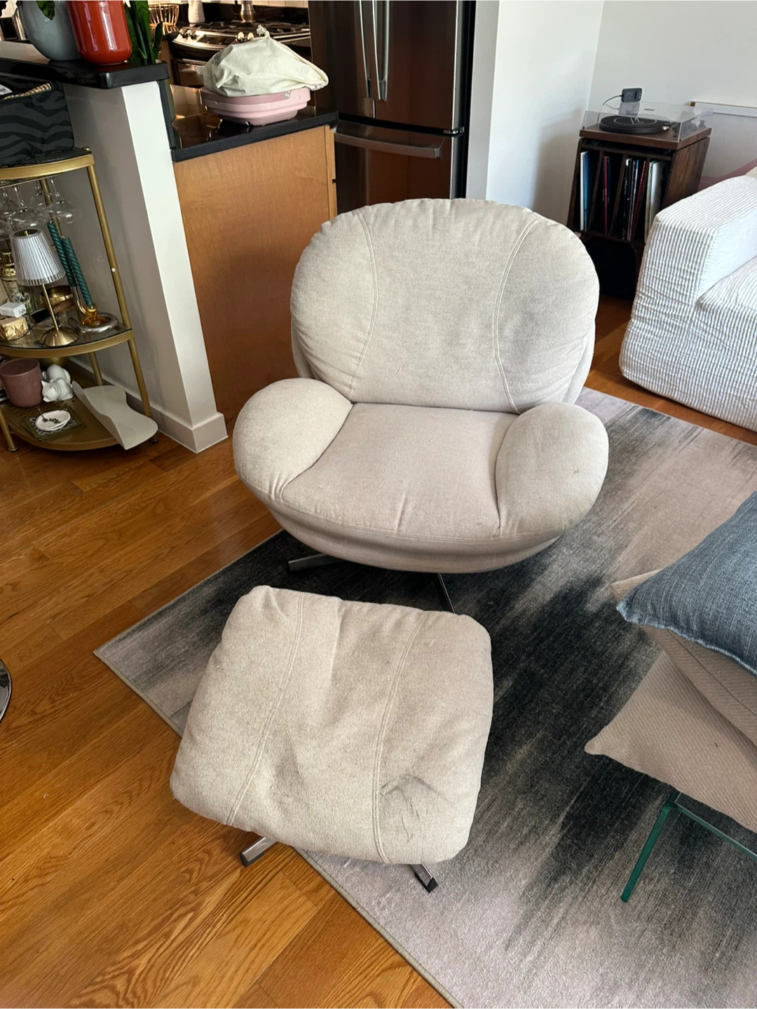 Swivel Chair with Ottoman - photo 2