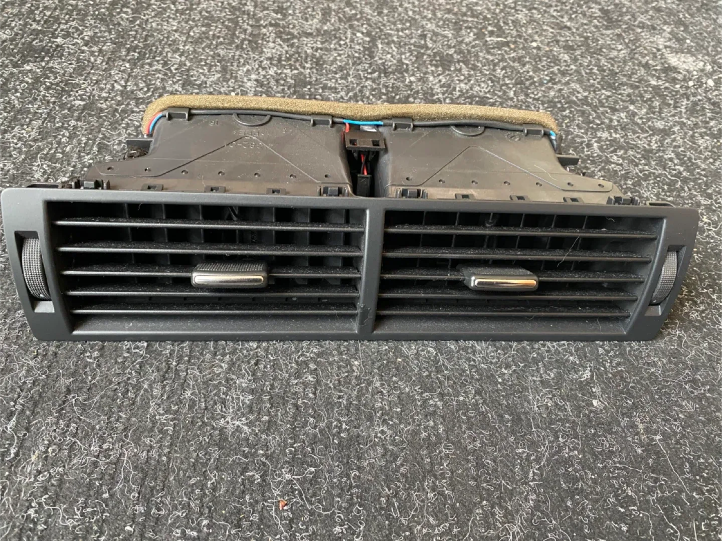 AUDI B7 / DASHBOARD AIR VENT thumbnail