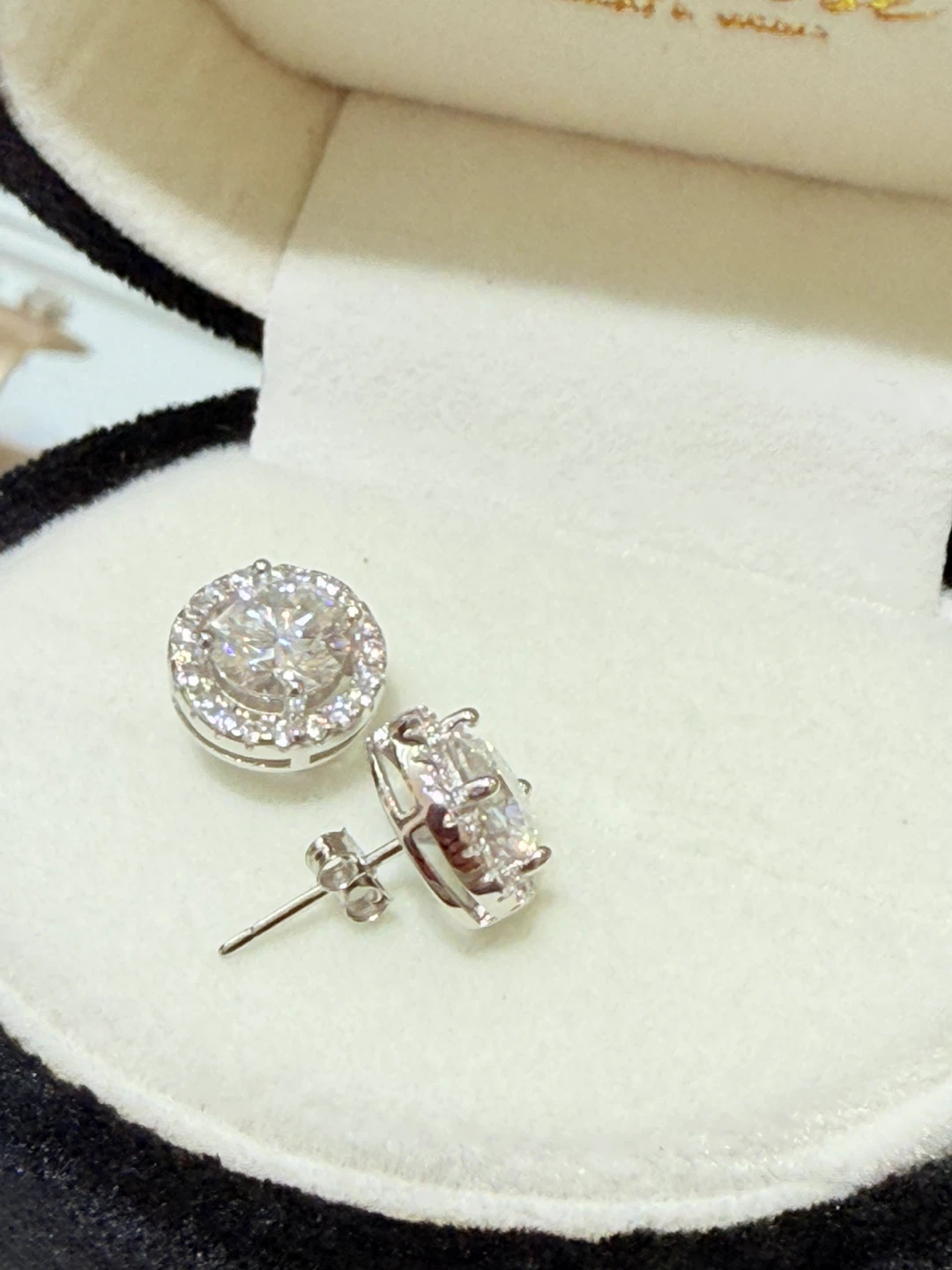 1 carat 925 sterling silver moissanite earrings - photo 3