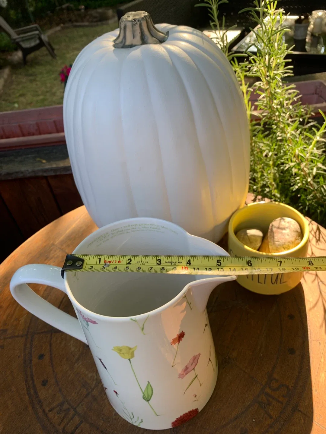 Portmeirion Up the Garden Path Pitcher image indicator(10)