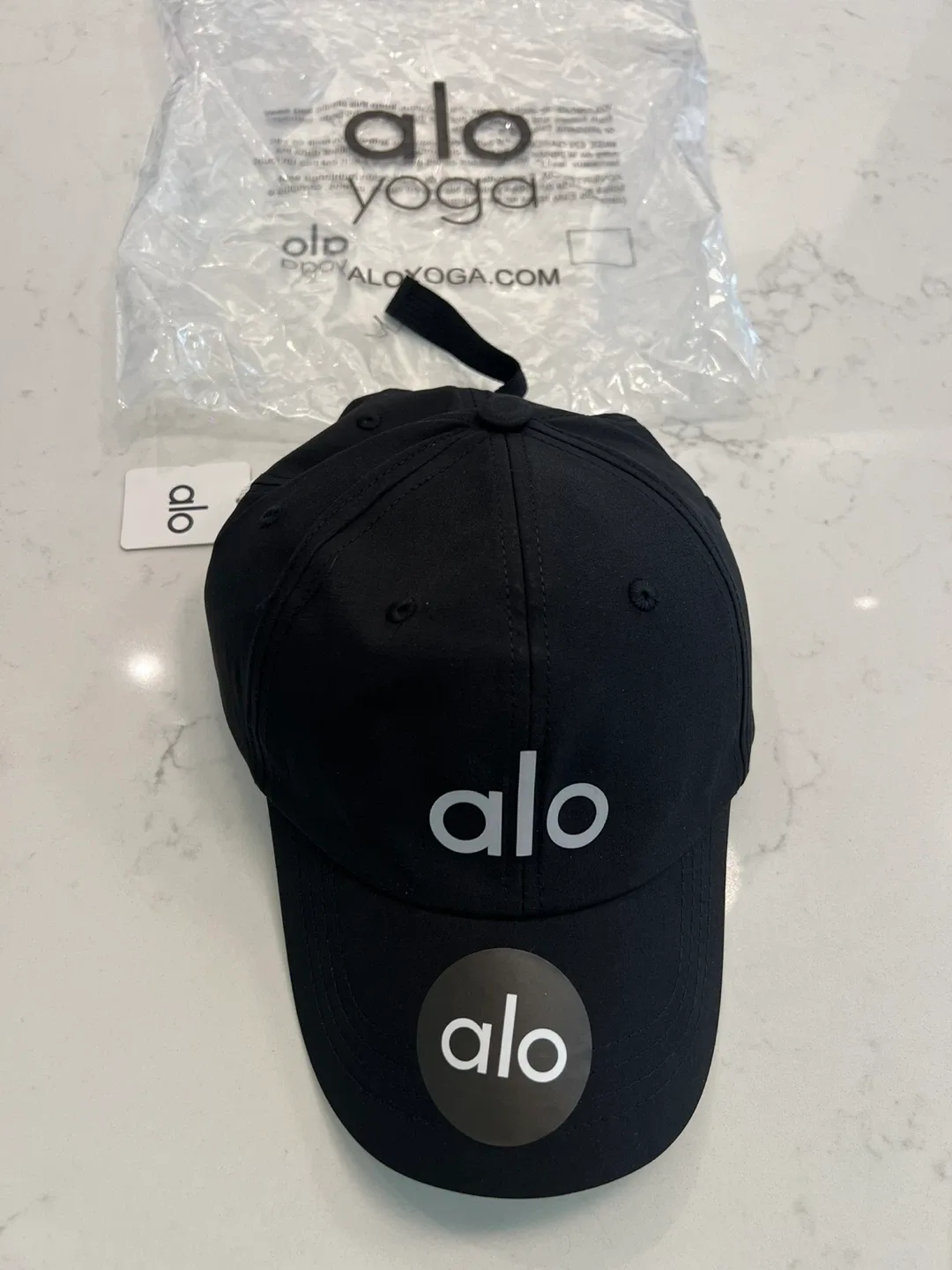 New Alo Yoga Black Hat thumbnail