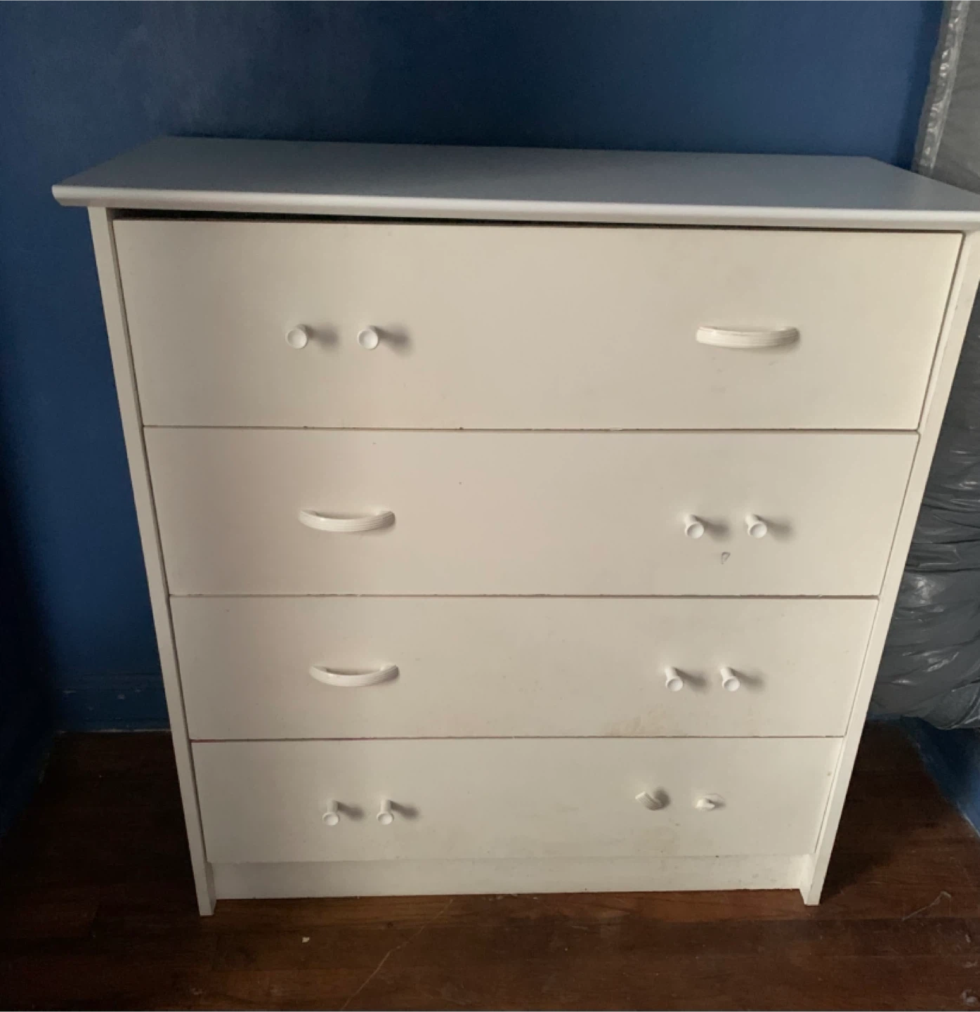 🥕 White 4-Drawer Dresser