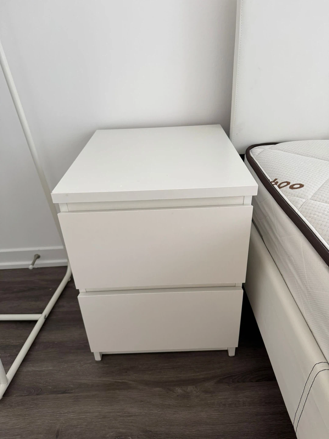 Bamboo Mattress & White Bed Frame with Nightstands - photo 4