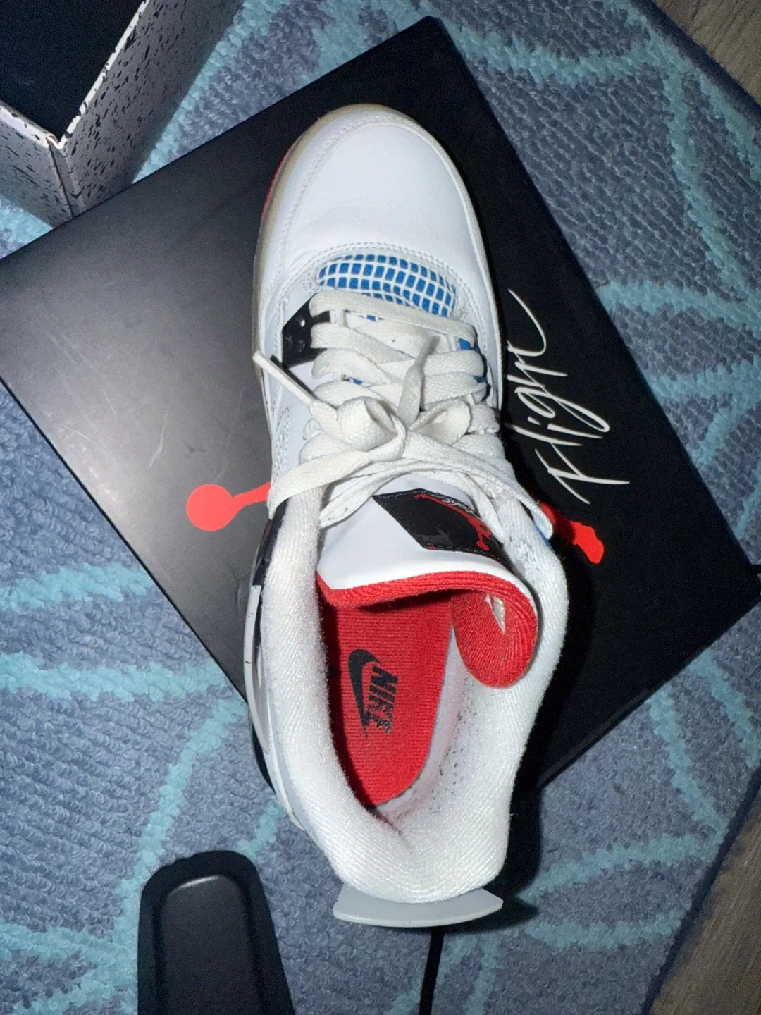 Air Jordan 4 Retro GS White/Military Blue - Size 7Y image indicator(3)