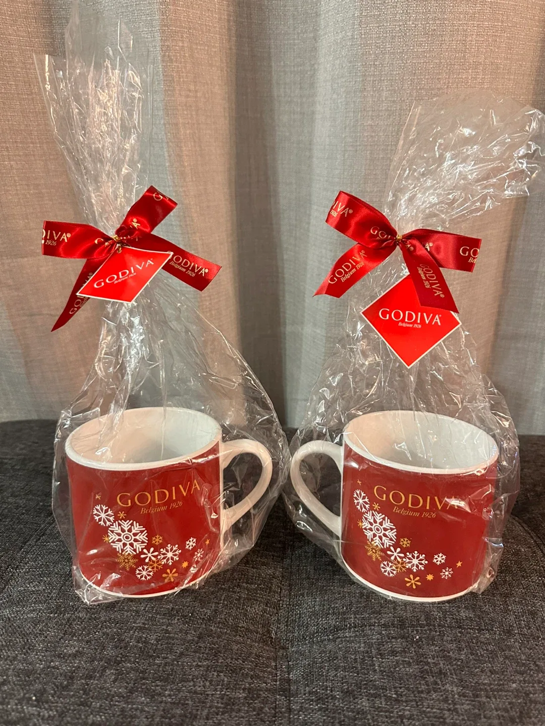 Godiva Holiday Mug - New in Packaging image indicator(3)