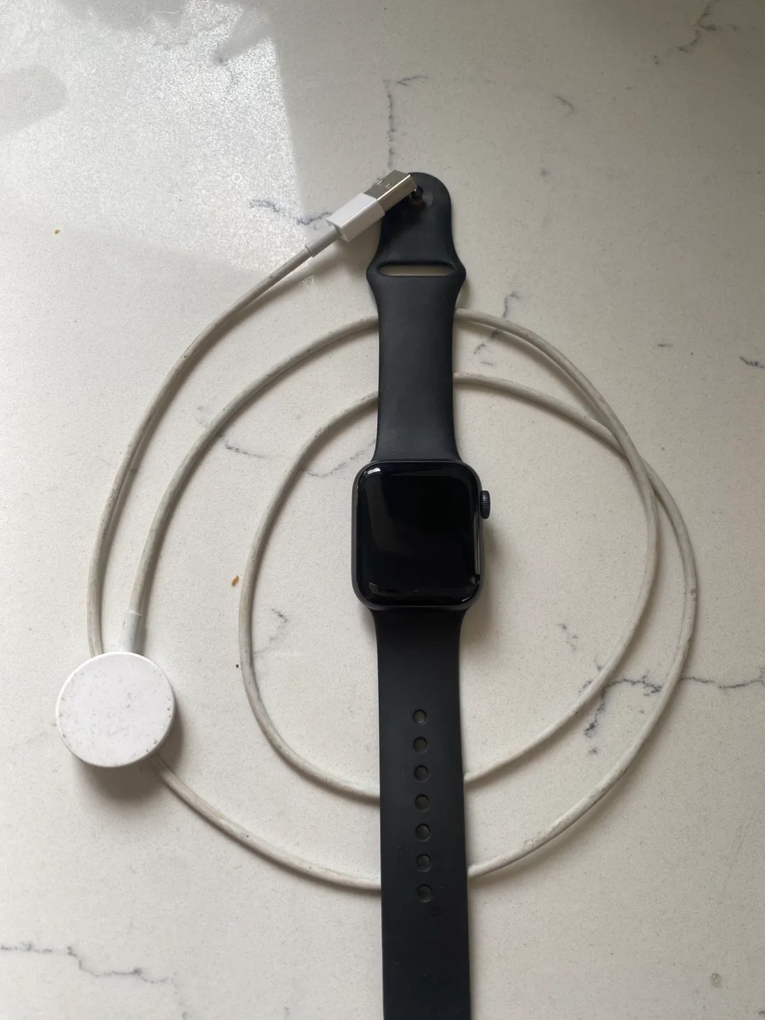 Apple Watch Series 4 Black 40mm with Charger image indicator(2)