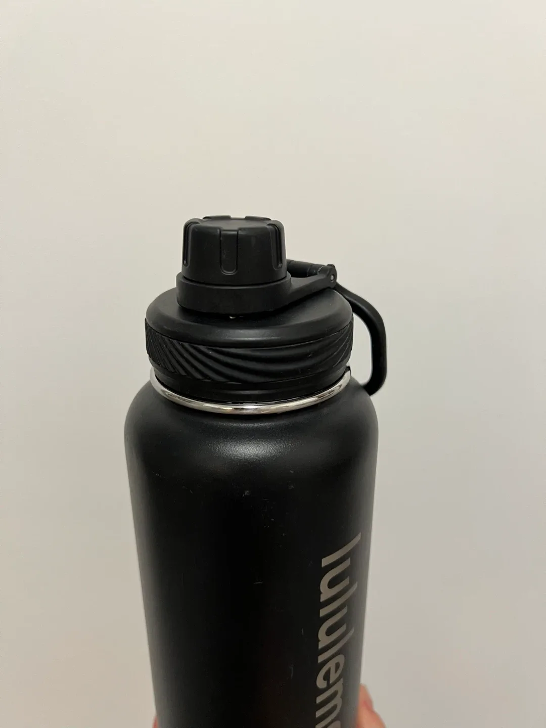 Lululemon Black Water Bottle image indicator(2)