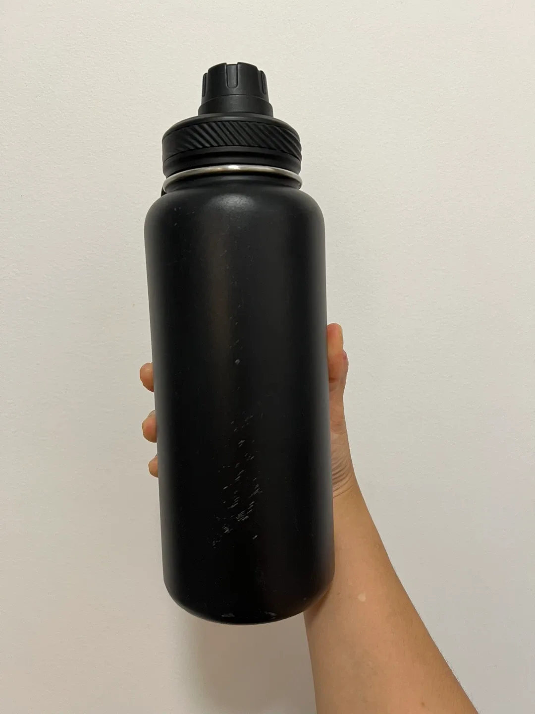 Lululemon Black Water Bottle image indicator(3)
