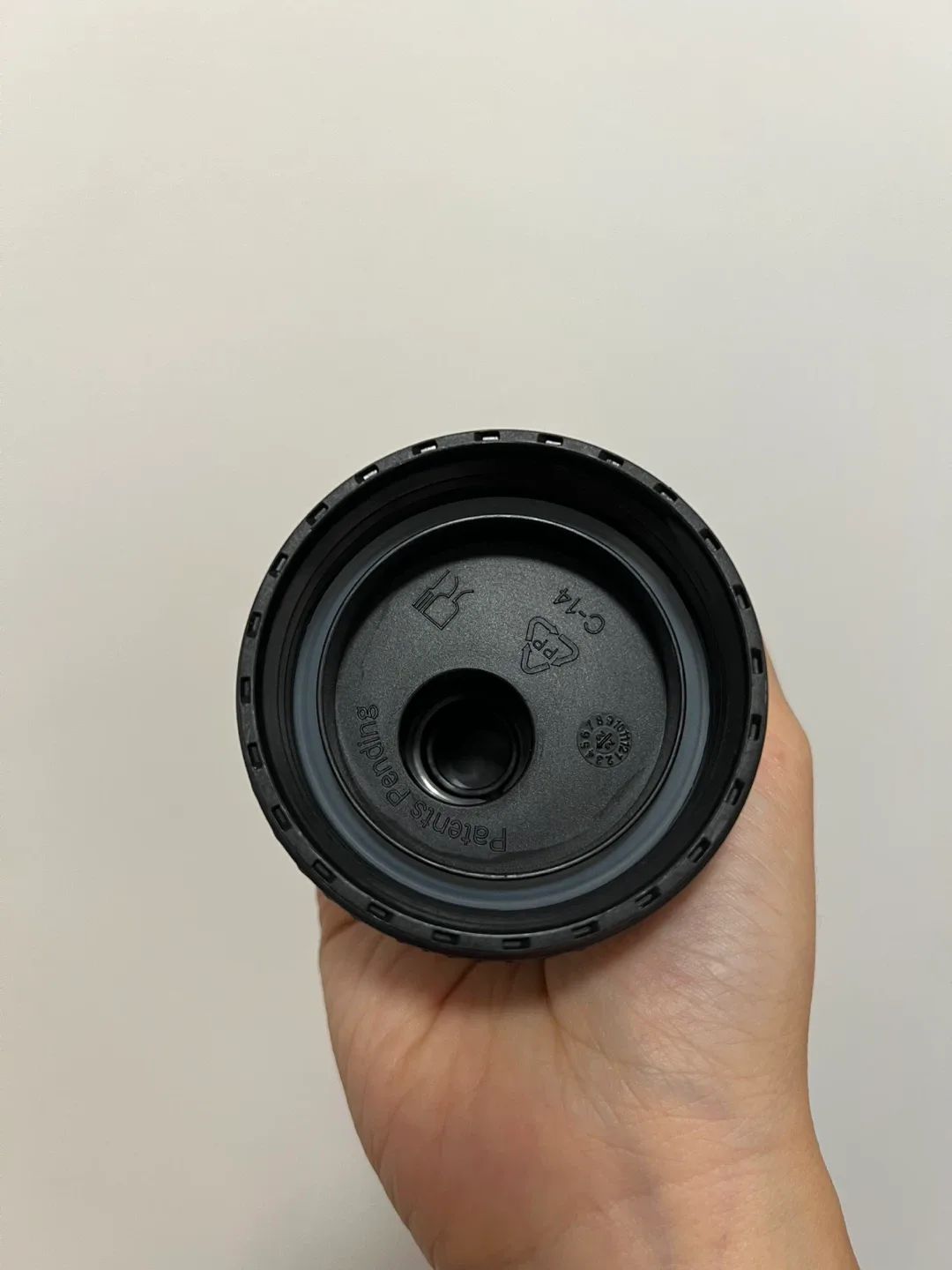 Lululemon Black Water Bottle image indicator(8)