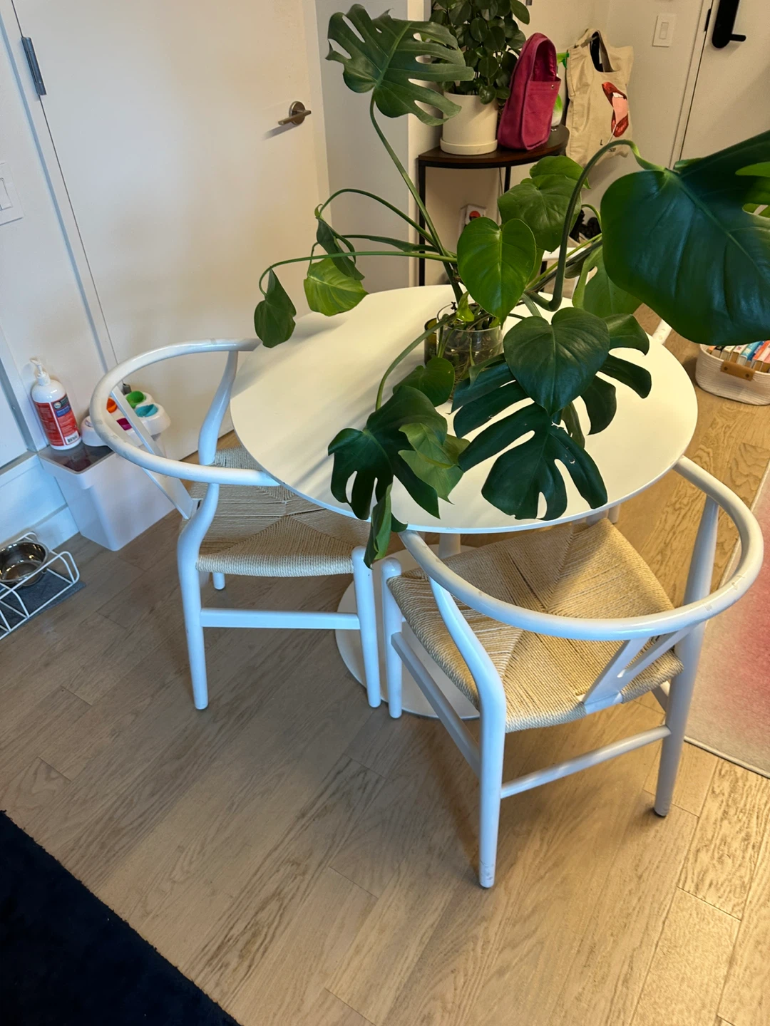 Round White Dining Table with Three Chairs (bundle) - photo 2