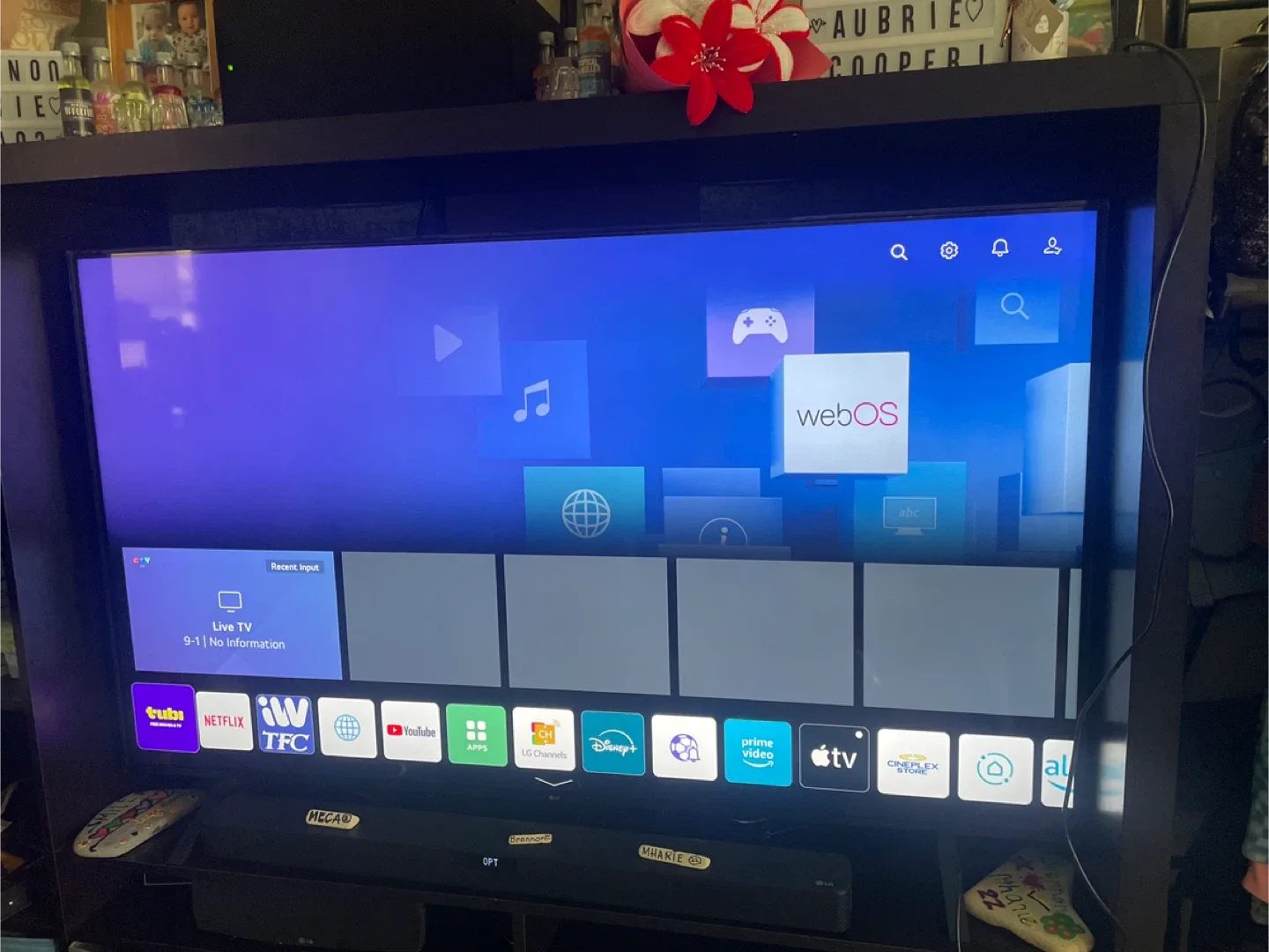 LG Smart TV with webOS 🧡 image indicator(2)