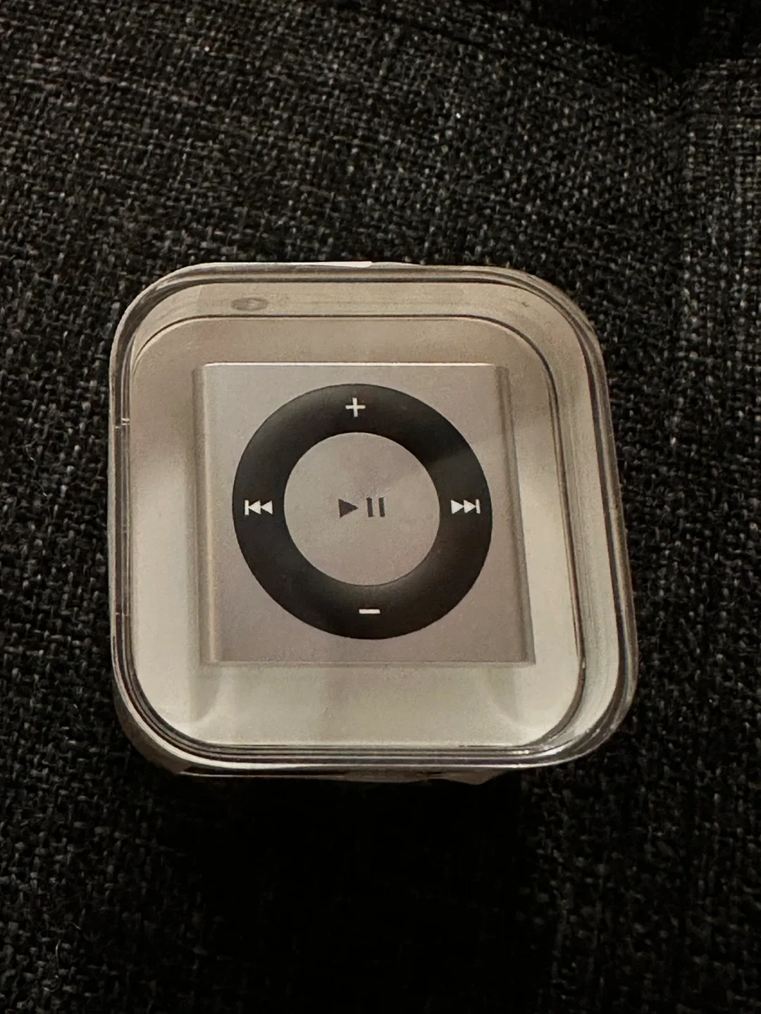 Apple iPod Shuffle 2GB (4th Generation)- Silver image indicator(2)