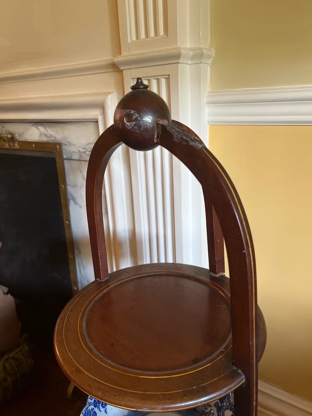 Victorian etagère image indicator(2)