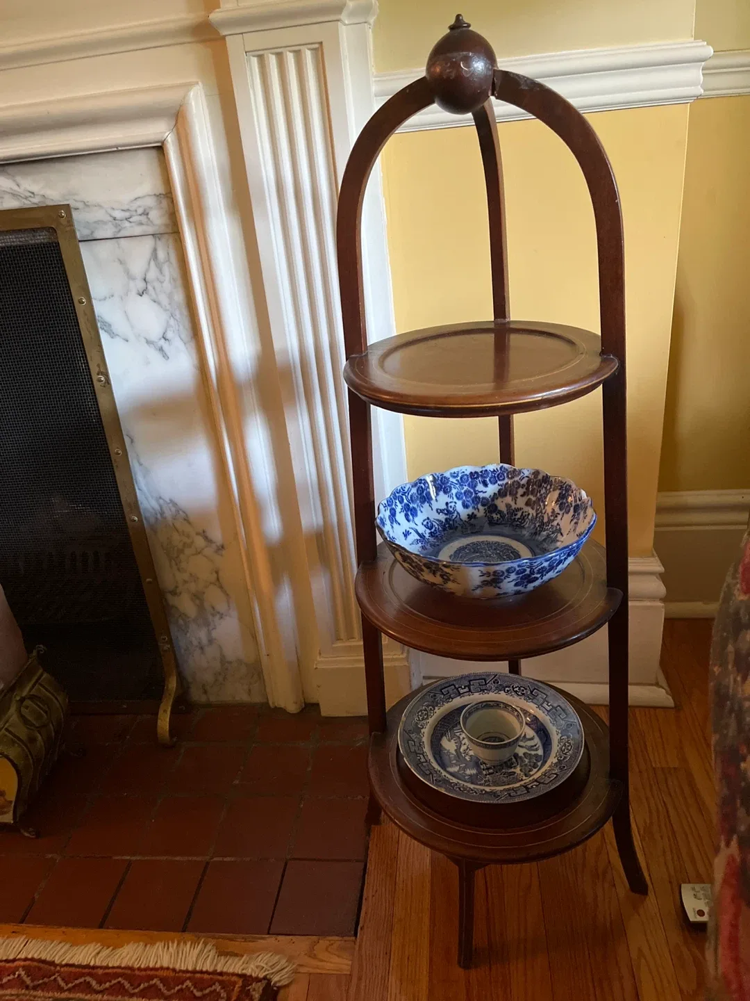 Victorian etagère thumbnail