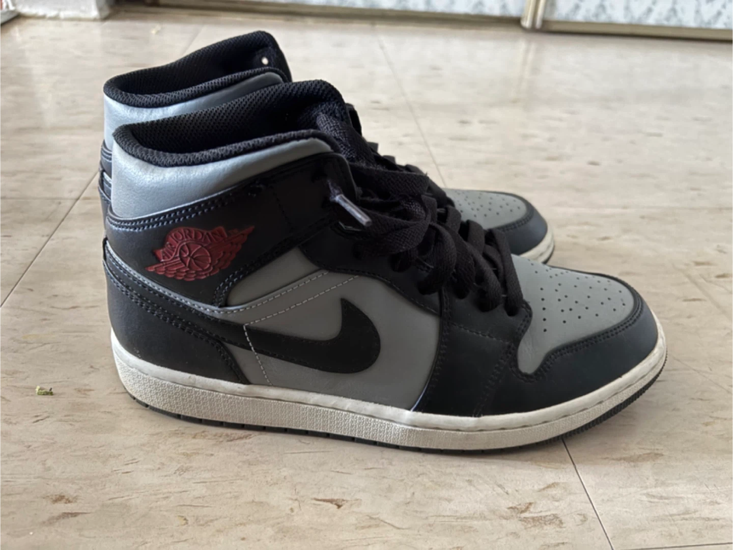 Nike Air Jordan 1 Mid Shadow Red Size 9 US
