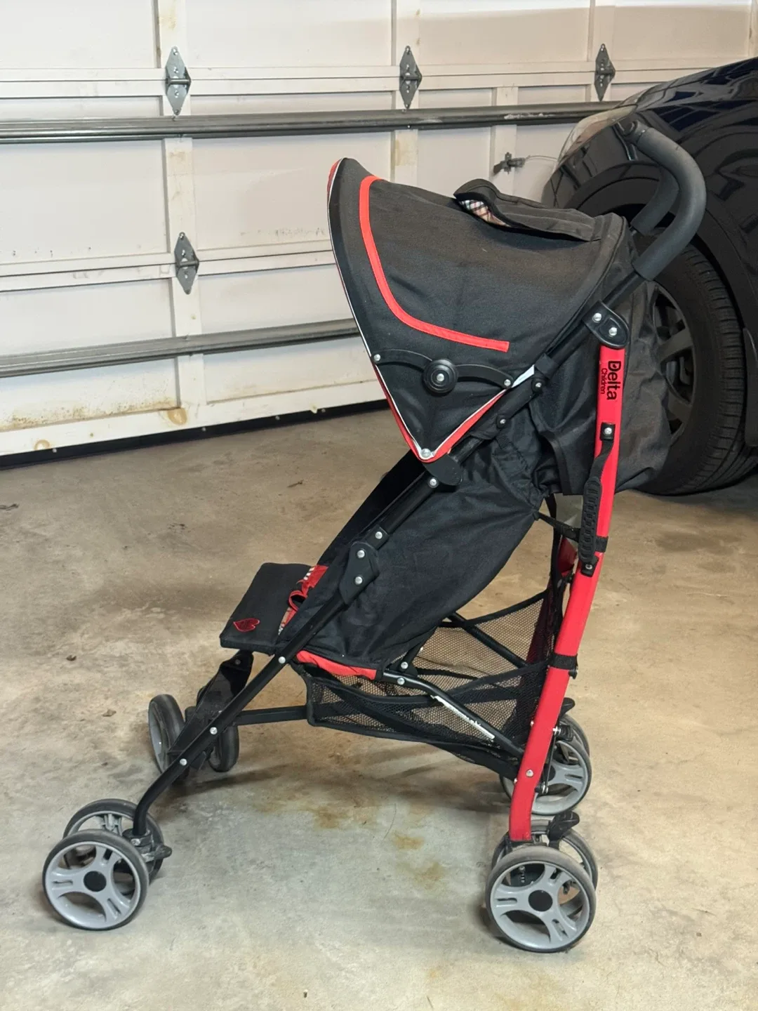Delta Children Stroller - Black and Red image indicator(6)