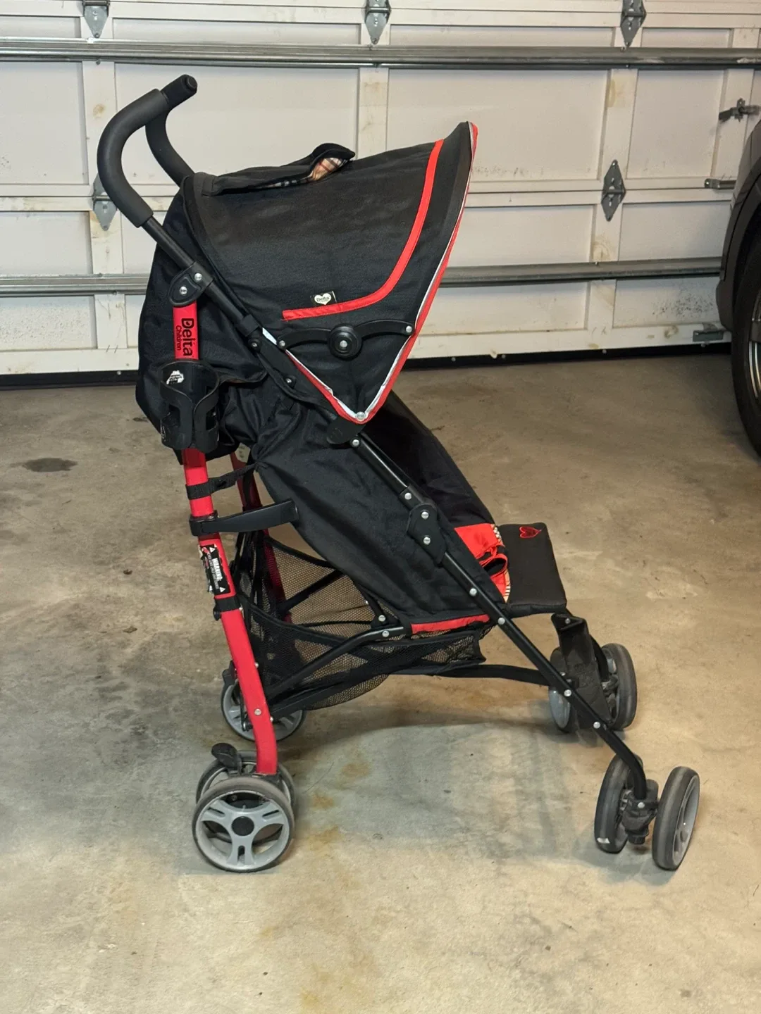 Delta Children Stroller - Black and Red image indicator(5)