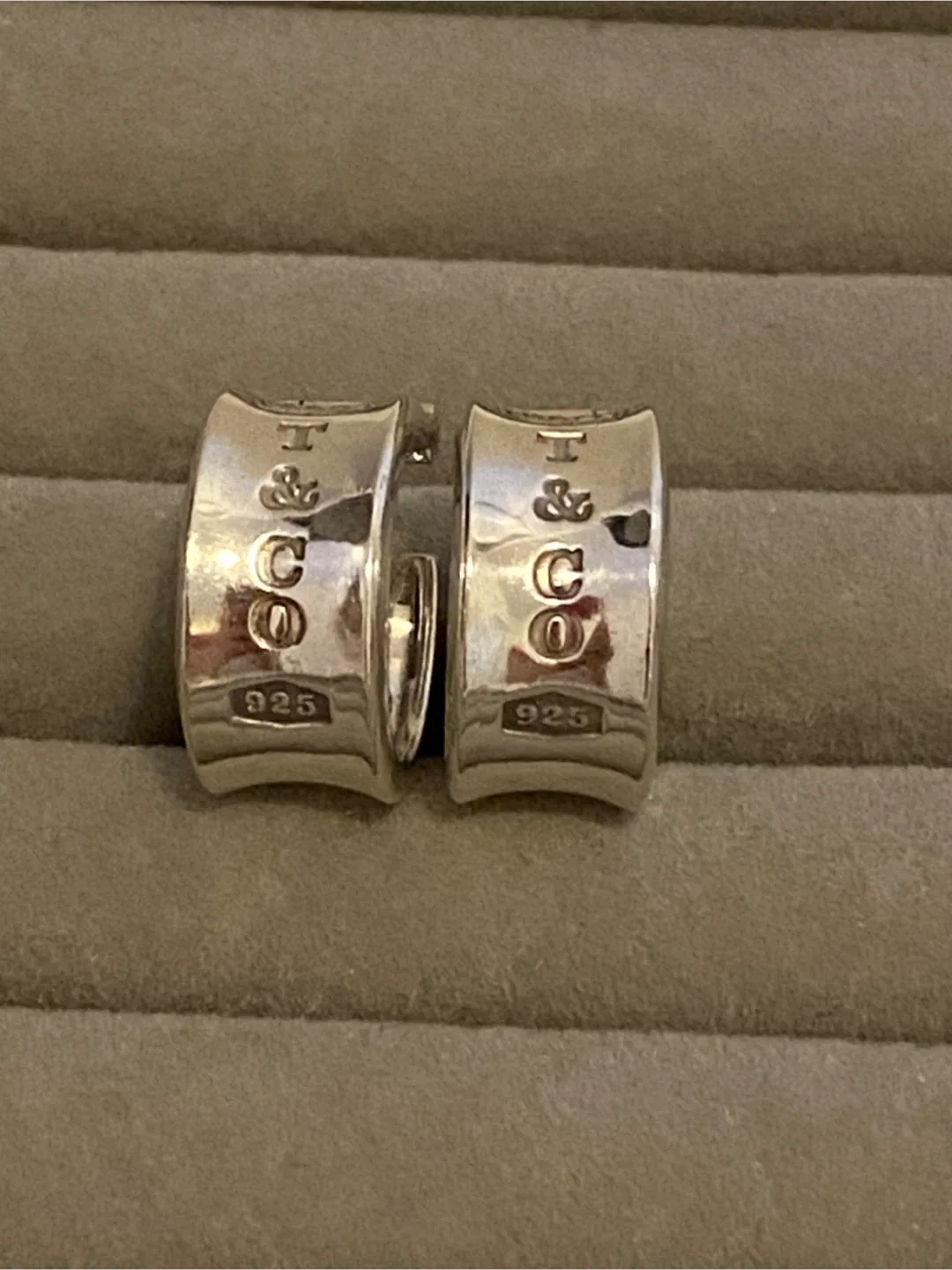 💯% Authentic Vintage TIFFANY & CO 925s 1837 WIDE HOOP EARINGS image indicator(6)