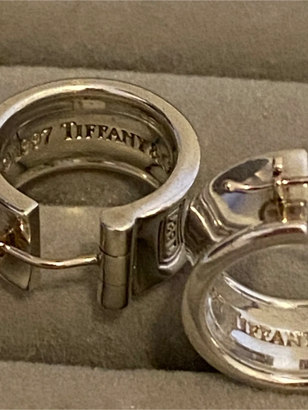 💯% Authentic Vintage TIFFANY & CO 925s 1837 WIDE HOOP EARINGS image indicator(7)