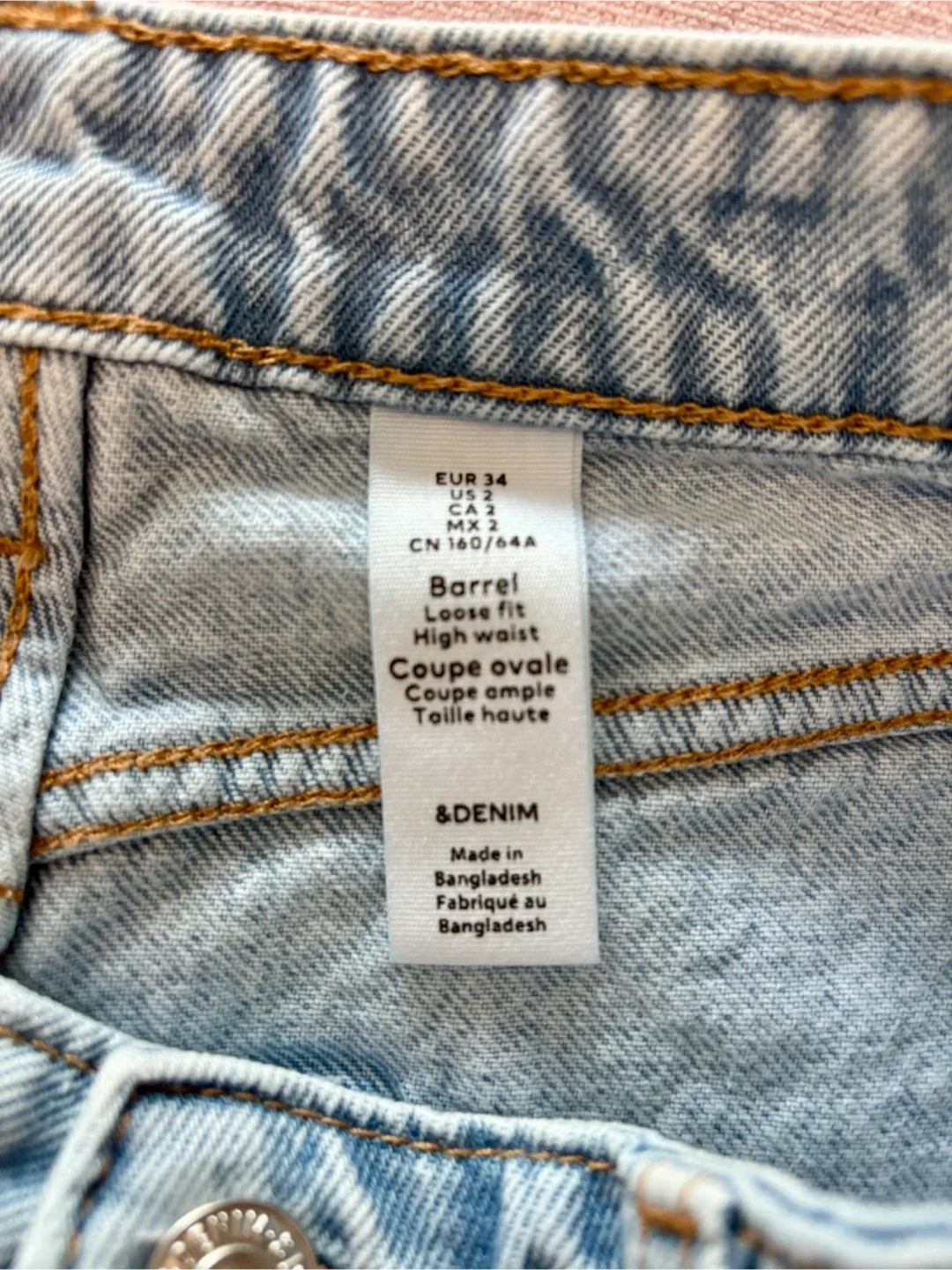 H&M Barrel Loose Fit High Waist Jeans - Size US 2 image indicator(2)