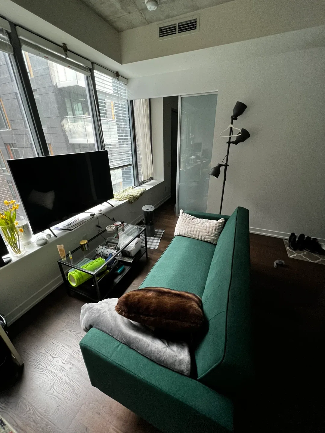 1 bdrm apt furniture thumbnail