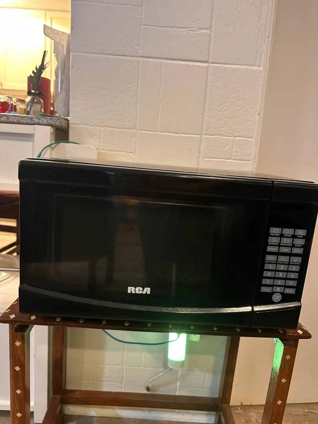 RCA Black Microwave thumbnail