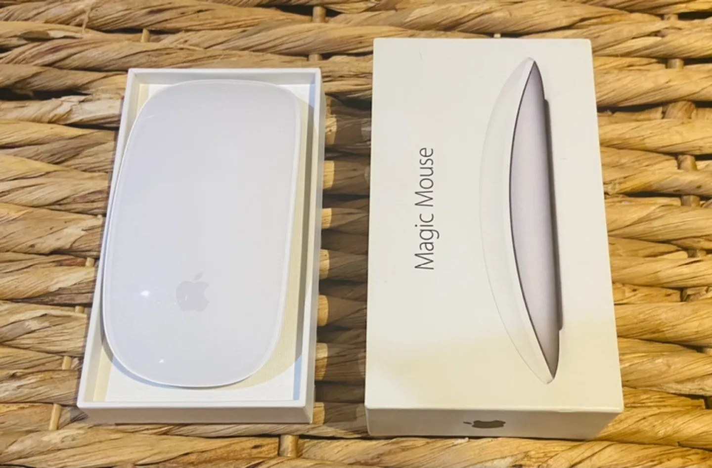 Apple Magic Mouse 2 - Like New! image indicator(3)